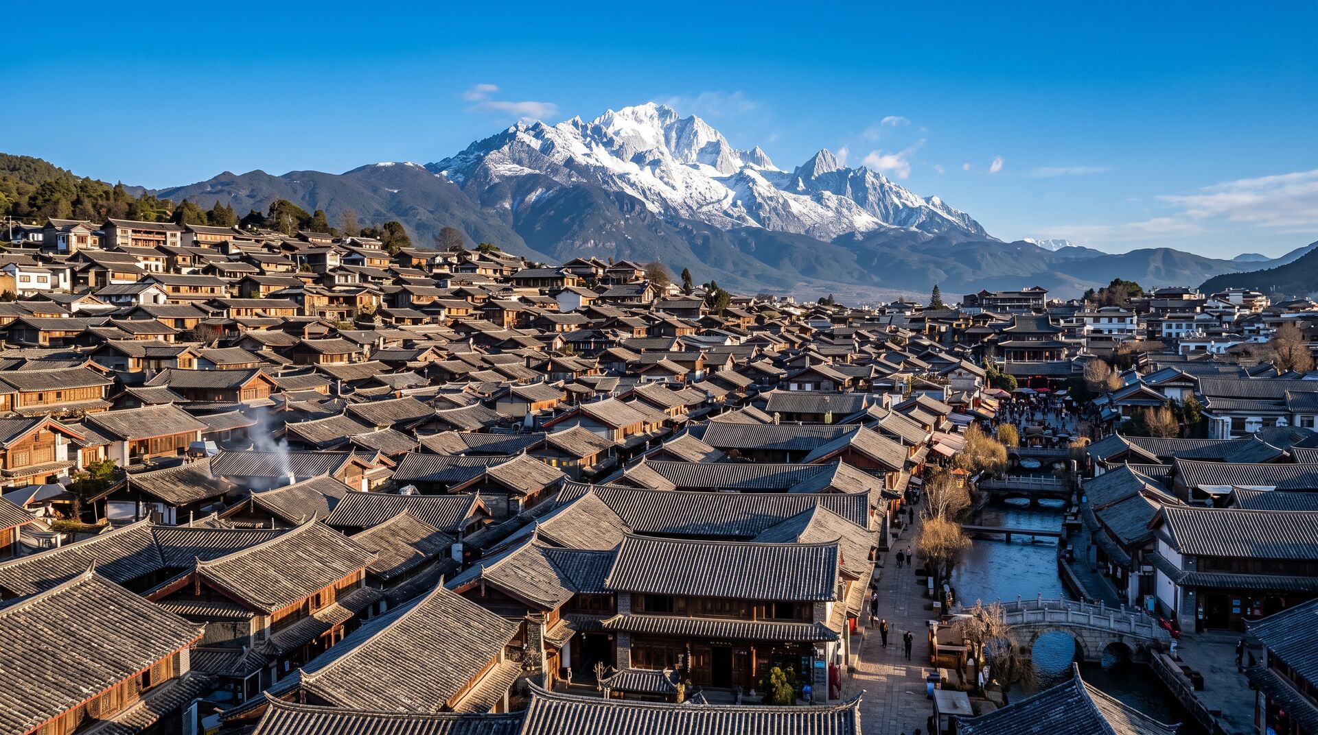 Lijiang: L'Antica Città Naxi di Dayan ai Piedi del Monte del Drago di Giada